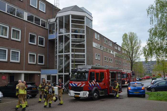 Brandweer ventileert appartement na brand in droger