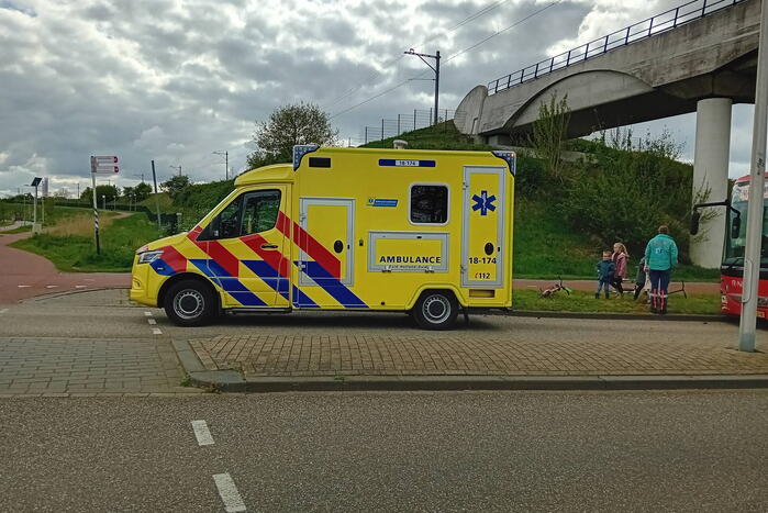 Lijnbus en ambulance botsen op elkaar
