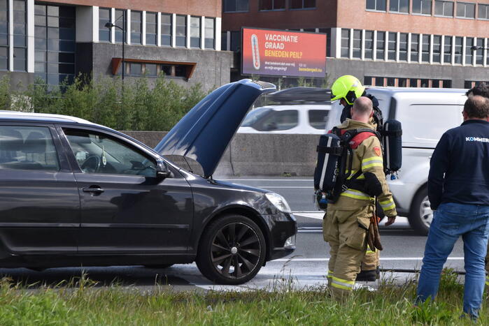 Brand in motorcompartiment snel onder controle