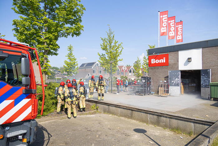 Gebroken slang bij Boni supermarkt zorgt voor brandweer inzet
